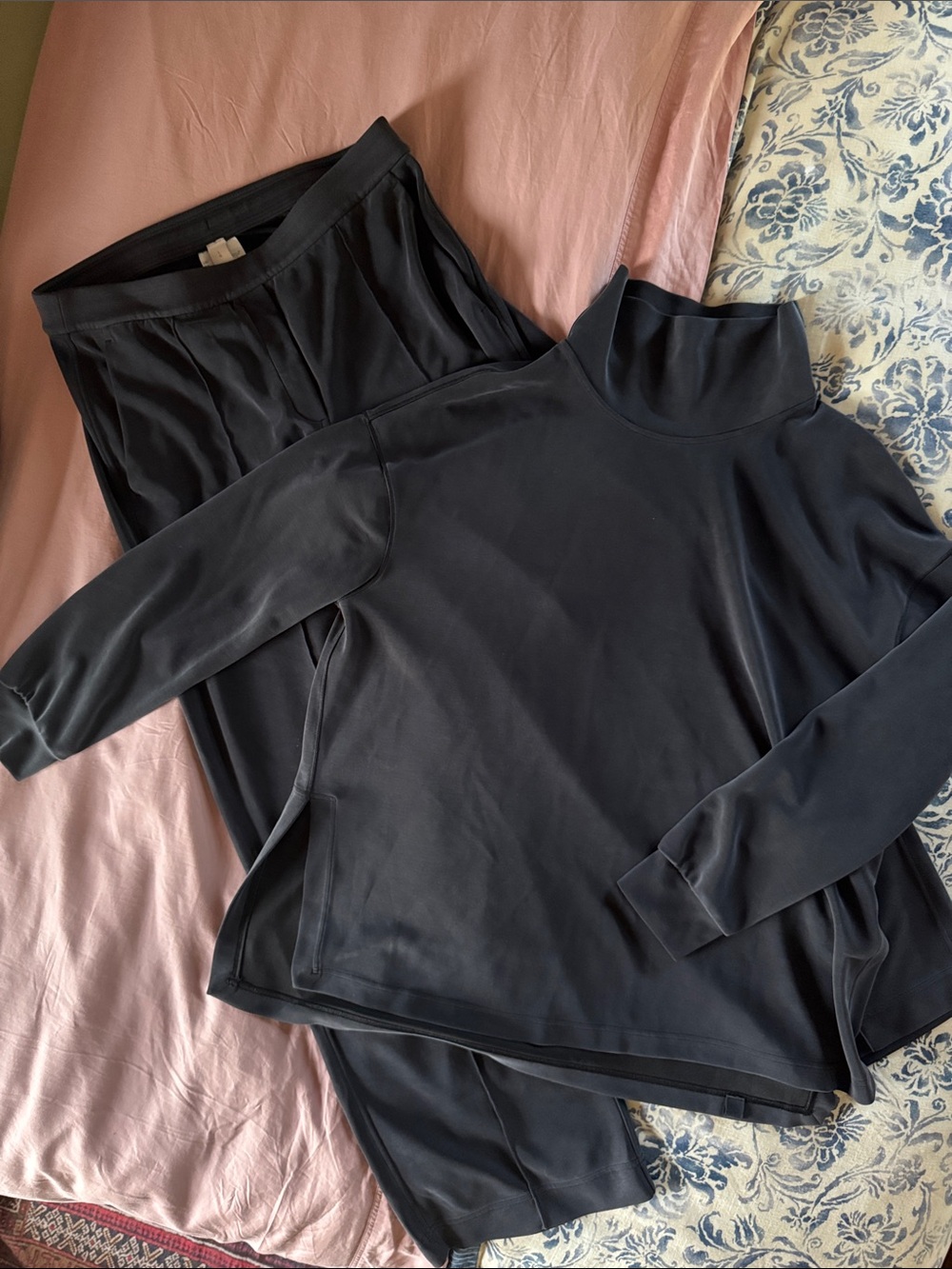 lululemon athletica Women's Softstreme Lounge Suit